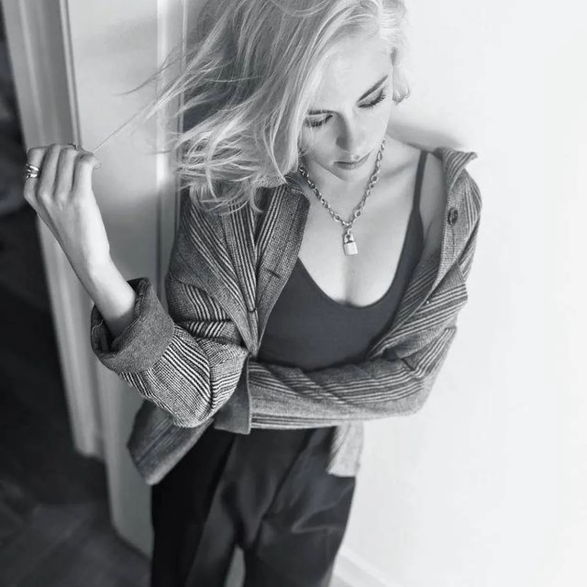 سرّ قلادة كريستين ستيورات-الصورة من حساب Tara Swennen على انستغرام