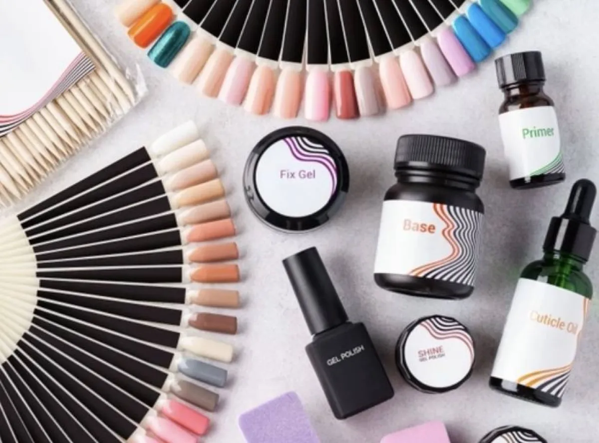 تركيب الاظافر