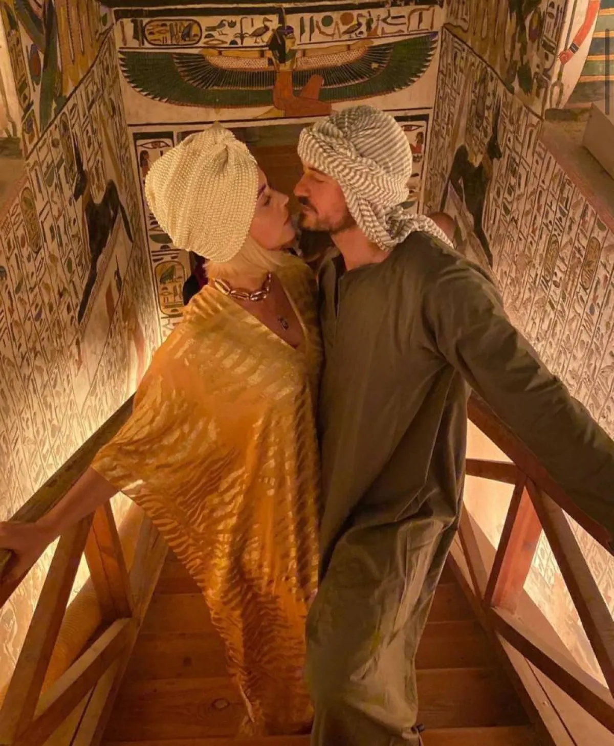 أورلاندو بلوم وكايتي بيري في مقبرة فرعونية - الصورة من حساب النجمة على إنستغرام