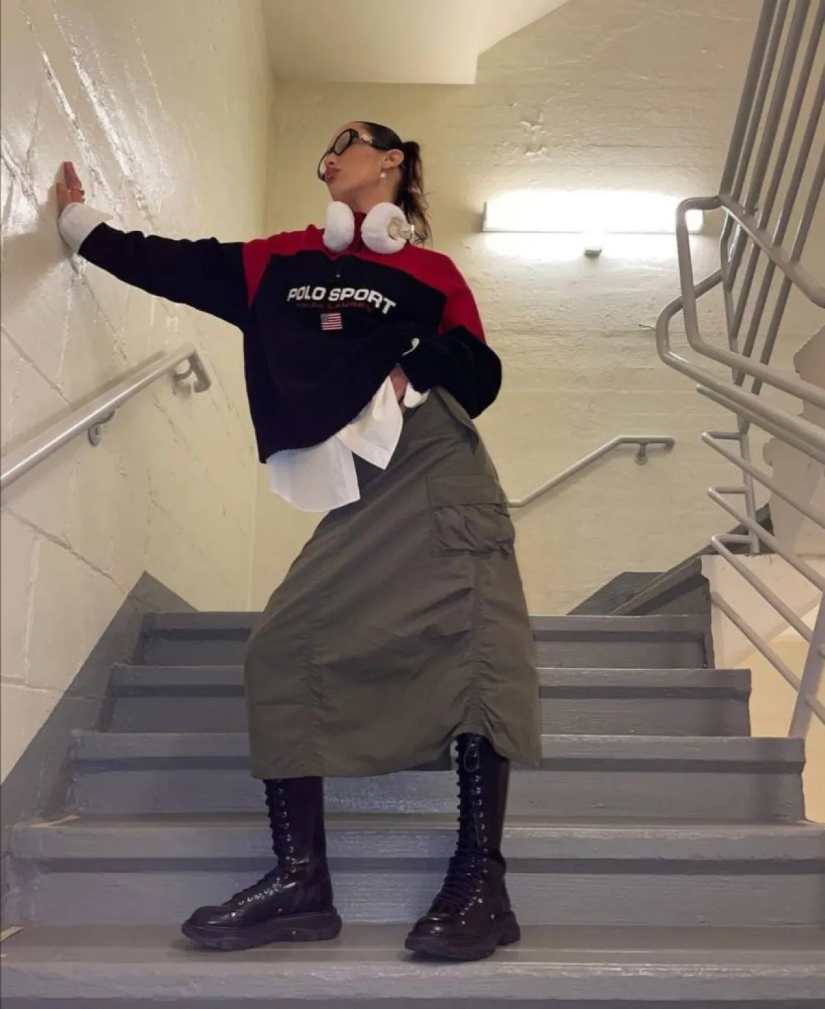 إطلالات شتوية من وحي بيلا حديد