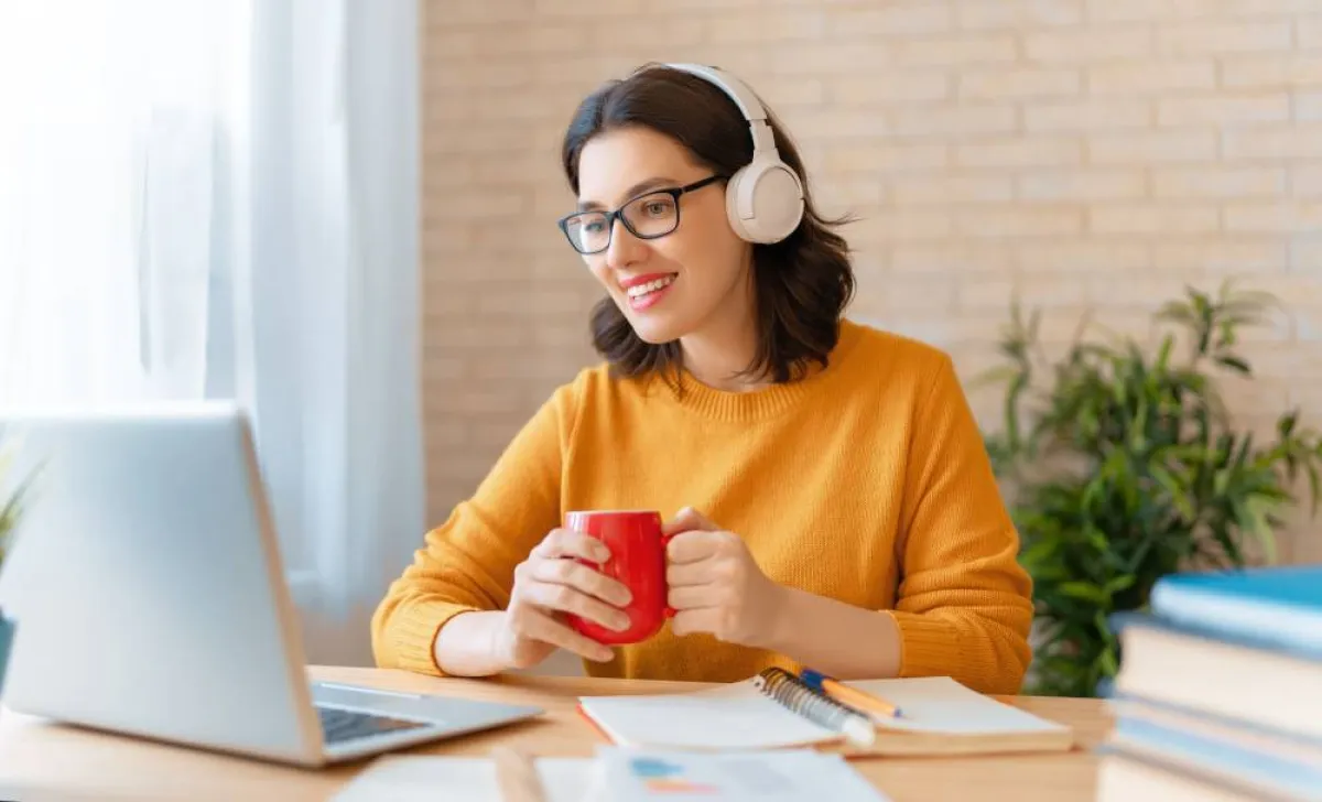 العمل المرن يُشعر الموظّف بالإيجابيّة