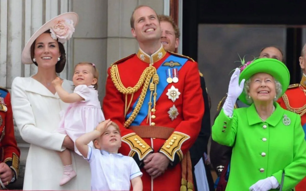 الملكة إليزابيث وعائلة الأمير ويليام - الصورة من حساب The Royal Family على إنستغرام