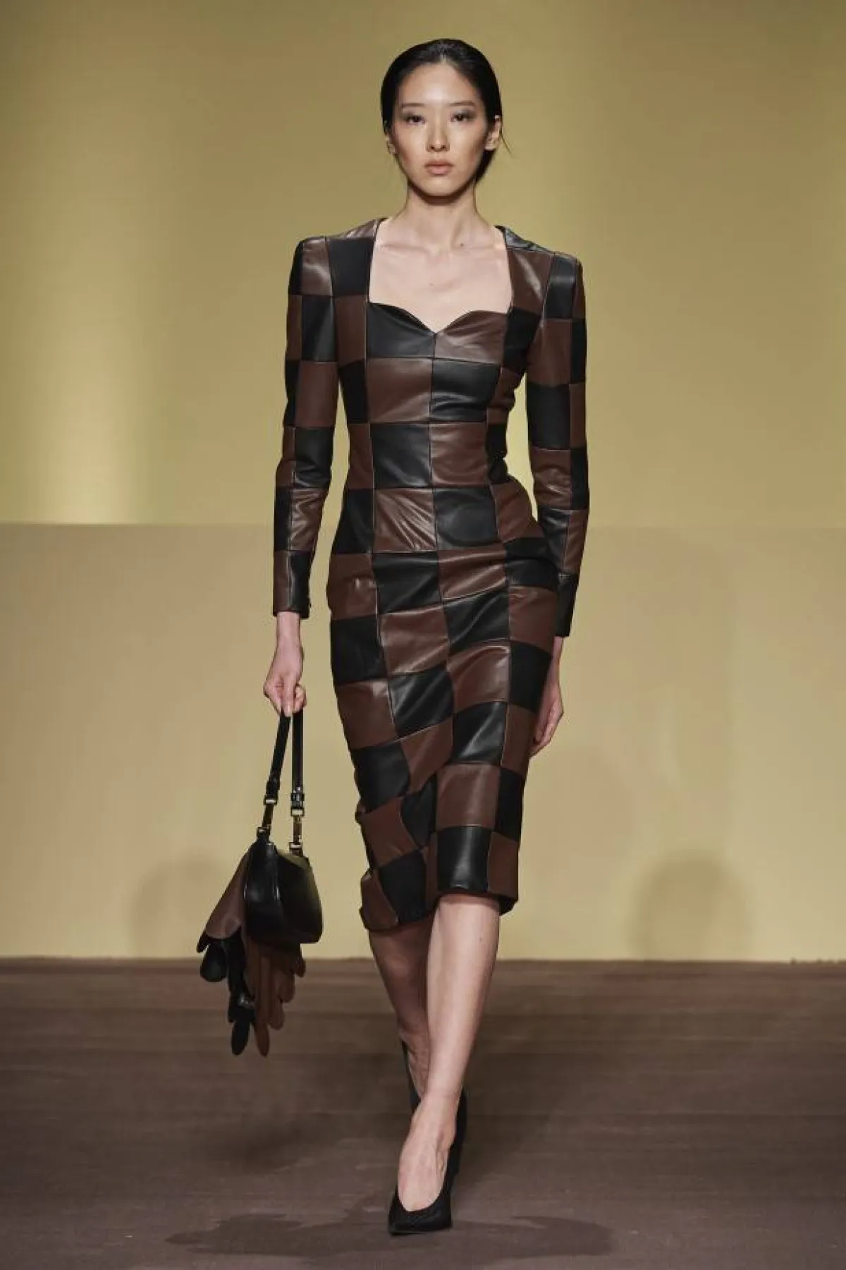 فستان جلد كاروهات بتنورة ميدي من  بودابست سيليكت Budapest Select