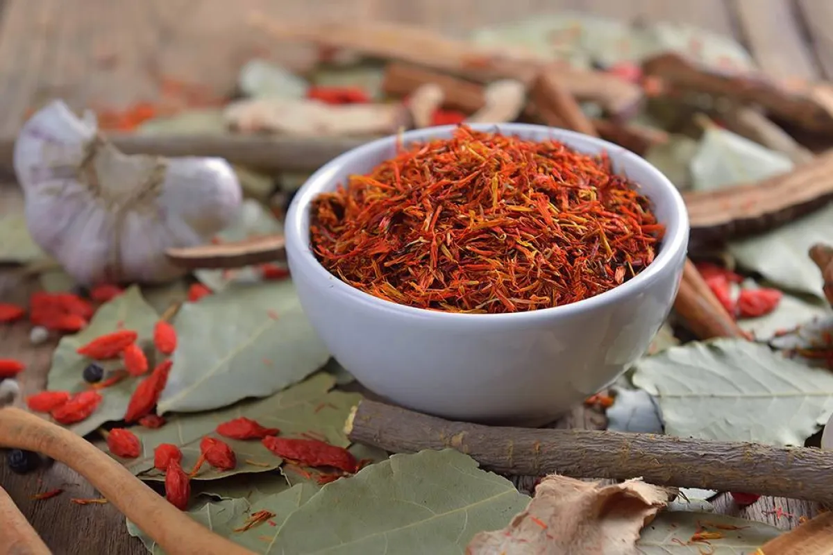 فوائد العصفر للنساء مثالية