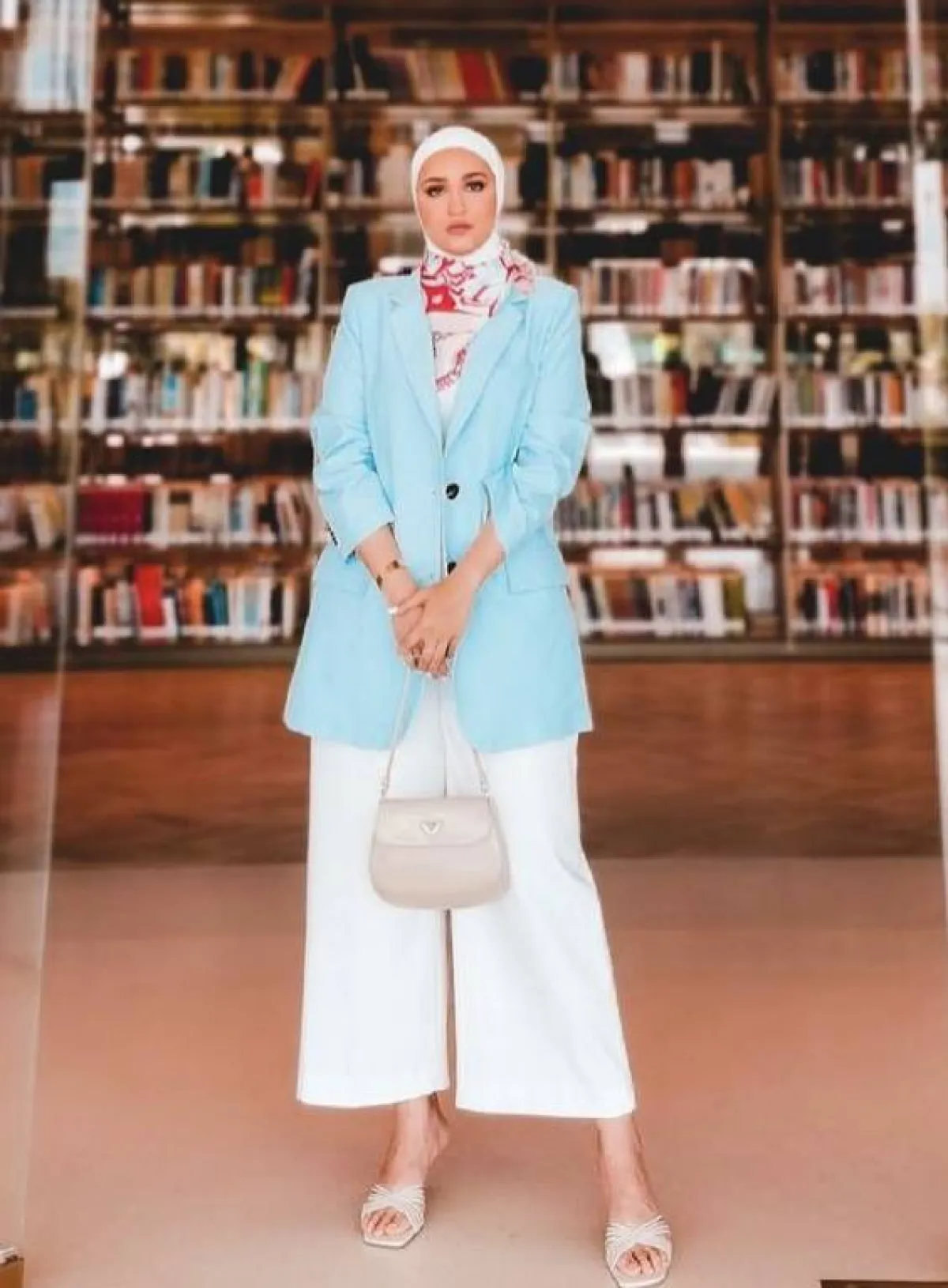 اطلالة عصرية للعمل