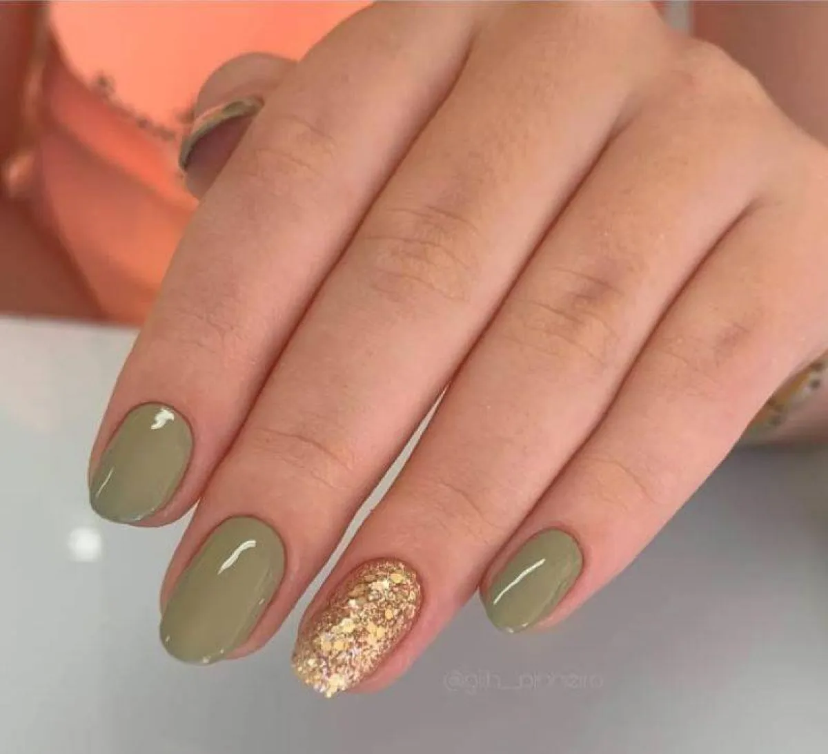 طلاء أظافر أخضر