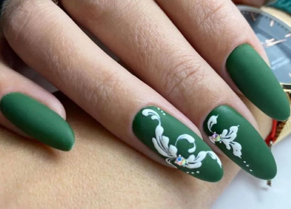 رسومات أظافر أخضر مات