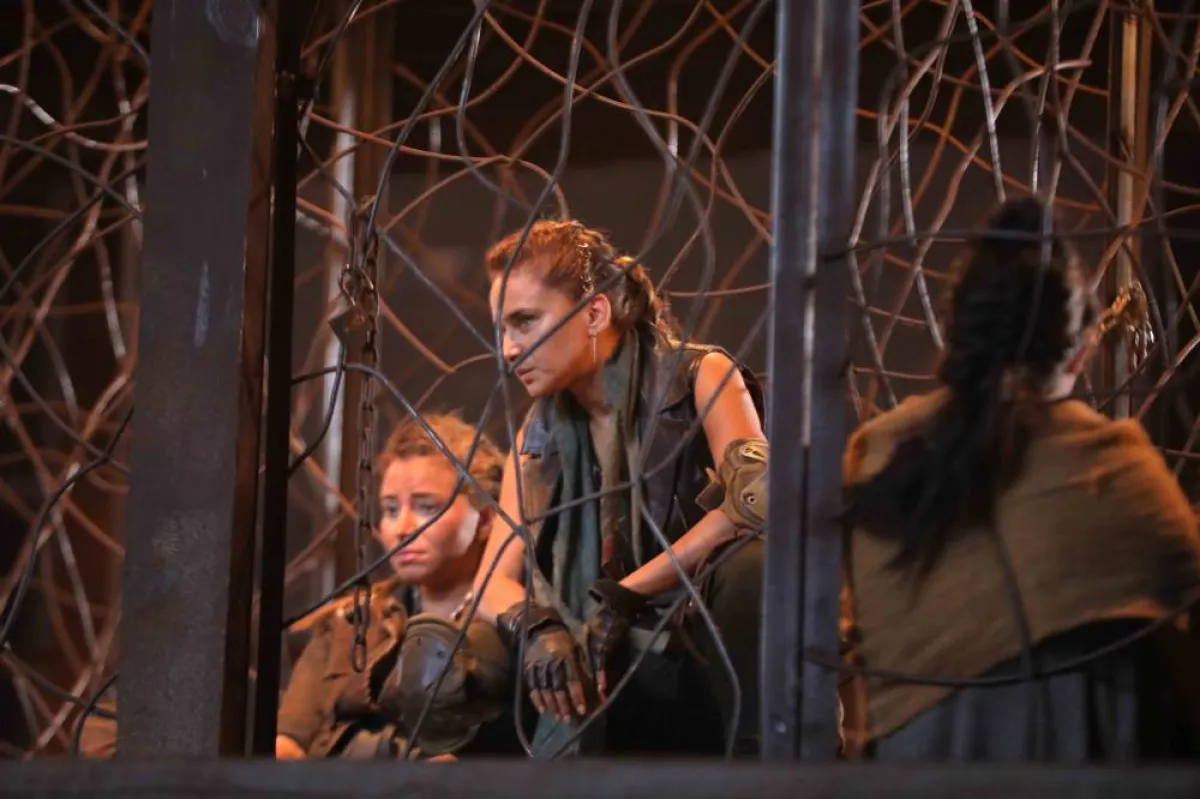 نيللي كريم وسارة الشامي في مشهد من "الجسر" - الصورة من المسؤول الإعلامي لمجموعة mbc