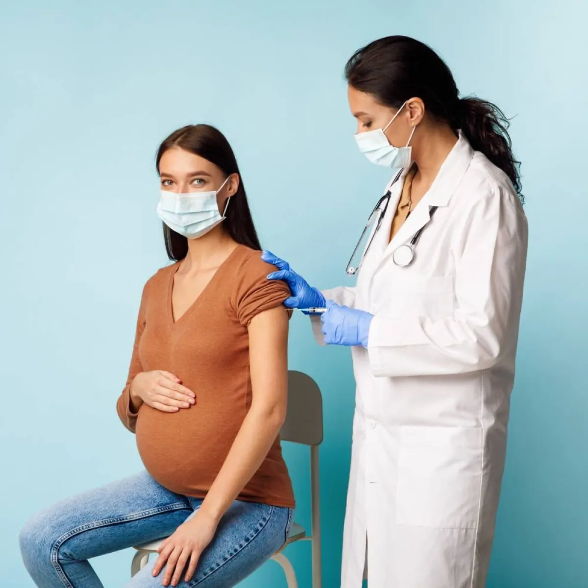 صورة لحامل وطبيبة