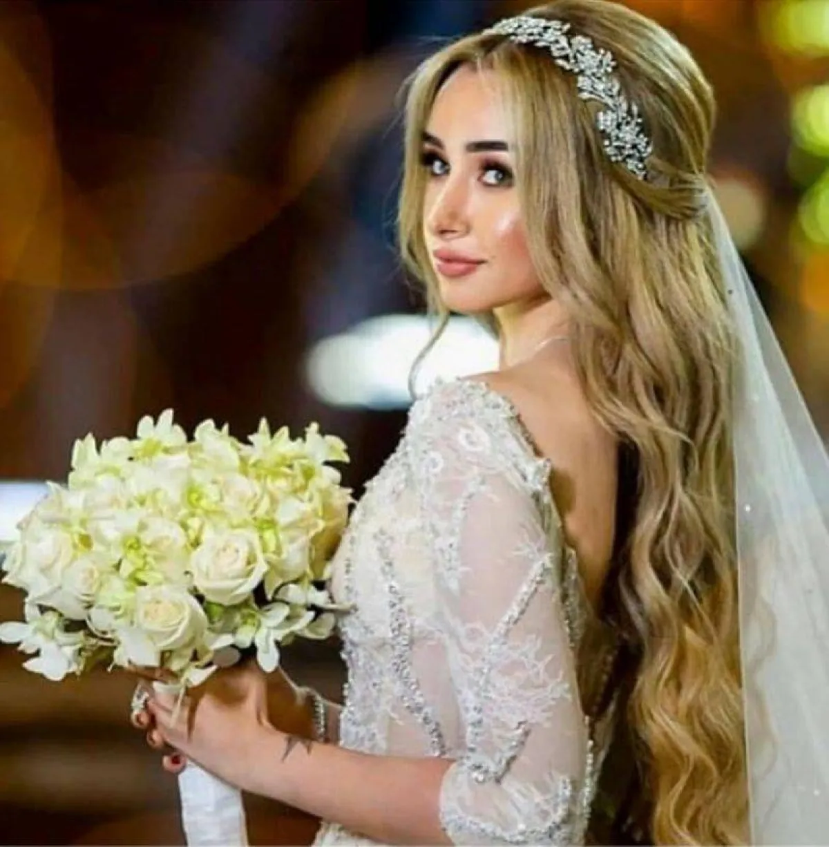 تسريحات شعر مرصعة بالجواهر للعروس