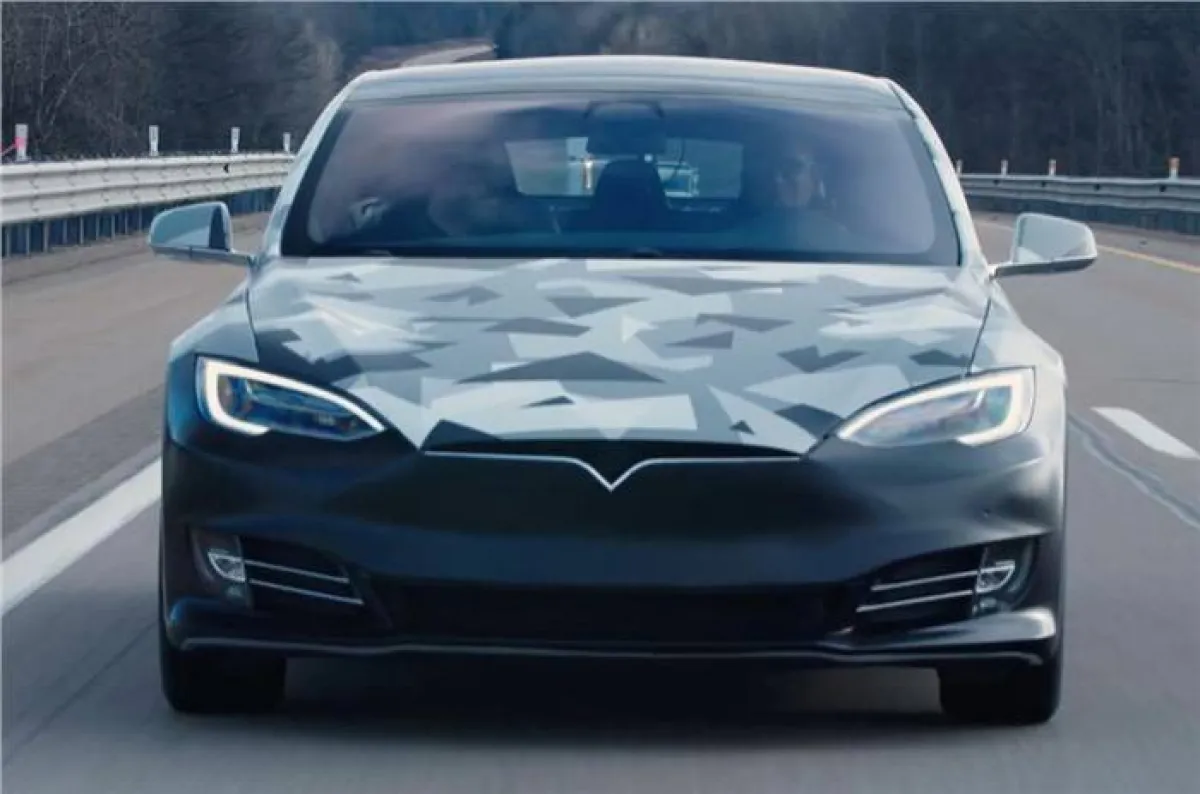 One Gemini Tesla Model S1