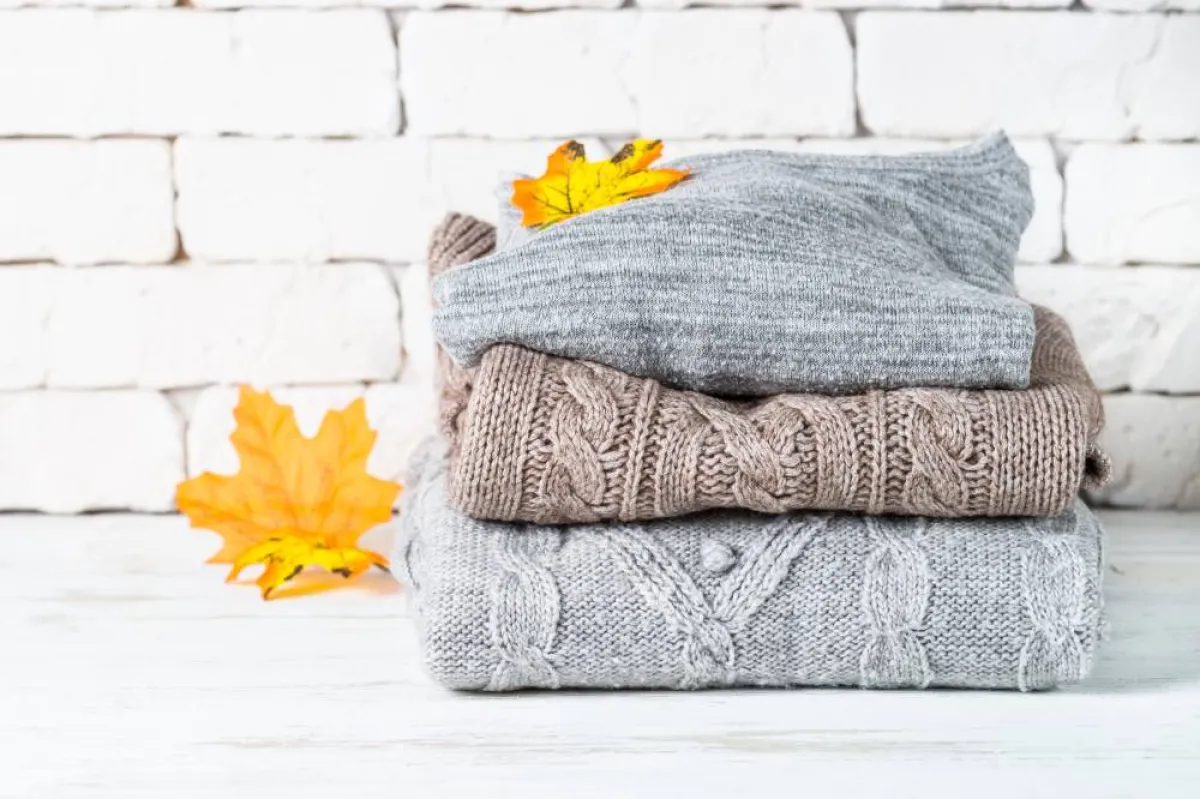 من المفضّل طيّ الملابس الصوف 