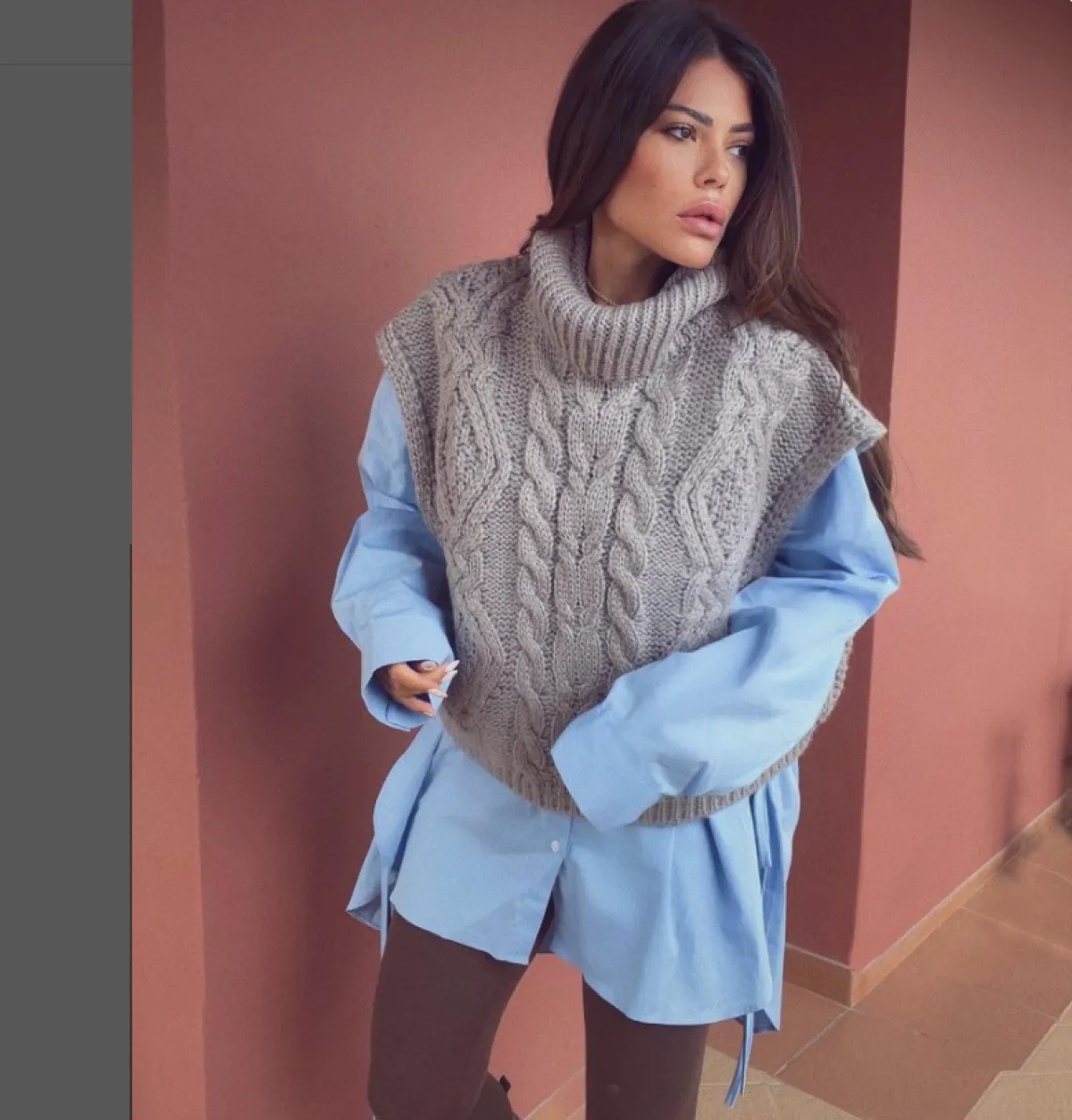 العنود بدر ترتدي الفيست مع القميص