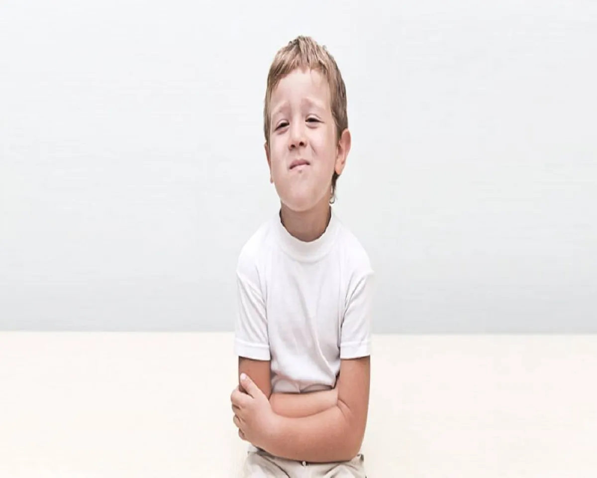 صورة لطفل يعاني قرحة المعدة