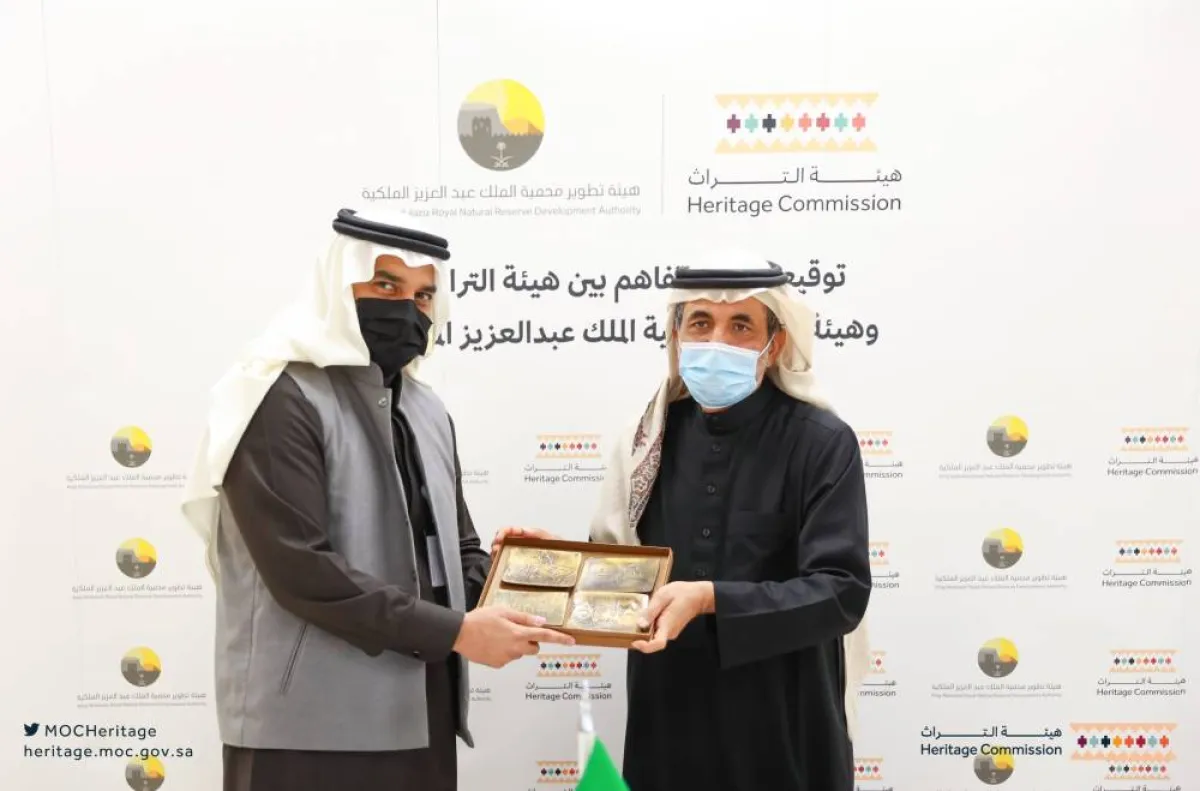 هيئة التراث توقع مذكرة تفاهم مع هيئة تطوير محمية الملك عبدالعزيز الملكية - الصورة من حساب هيئة التراث على تويتر