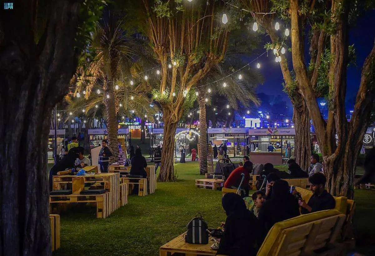 شجرة السلام تودع زوارها - الصورة من واس