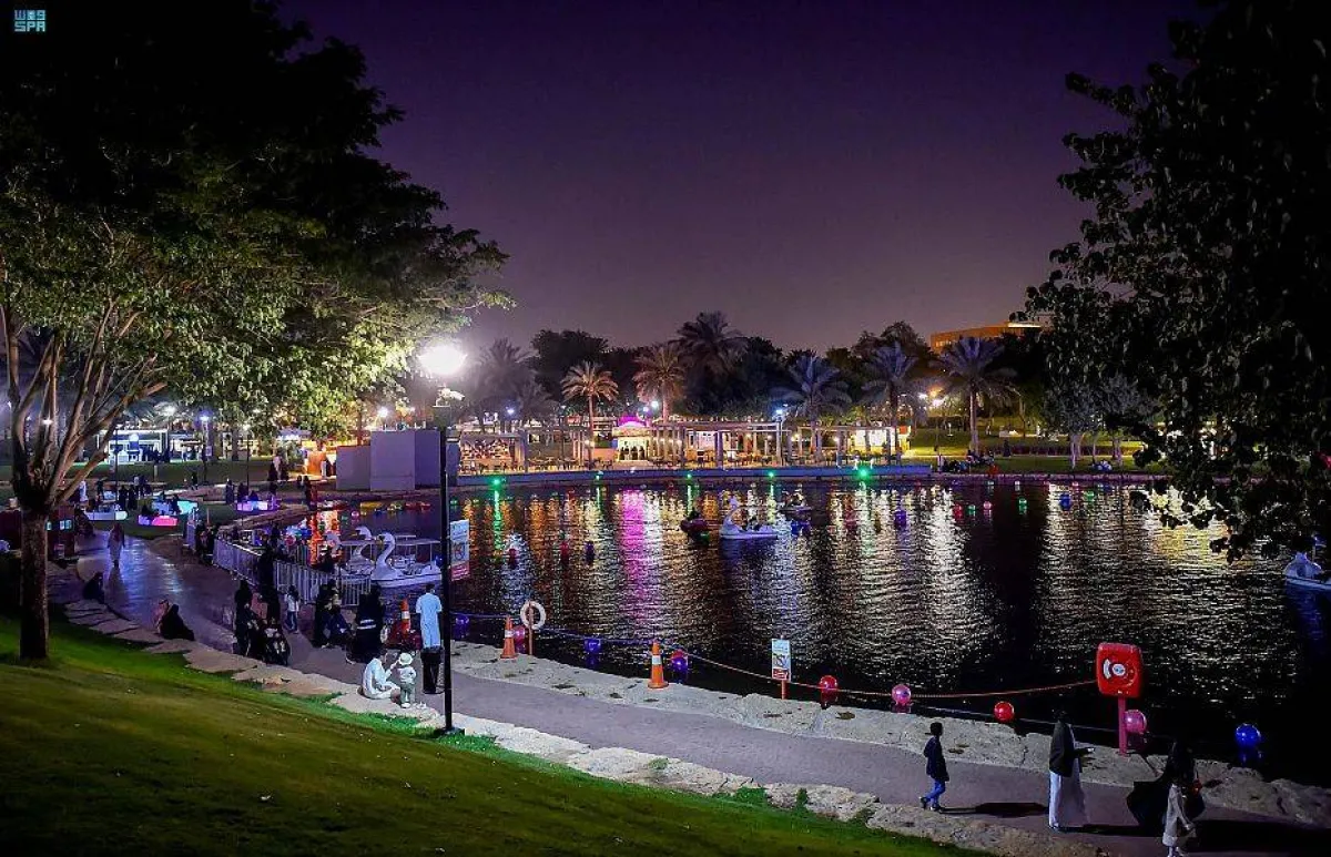 شجرة السلام تودع زوارها ضمن فعاليات موسم الرياض - الصورة من واس