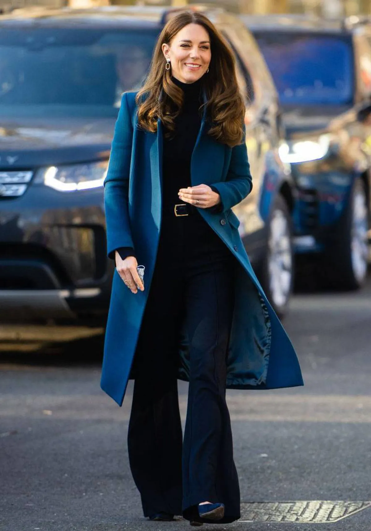 كيت ميدلتون ترتدي معطفاً أزرق