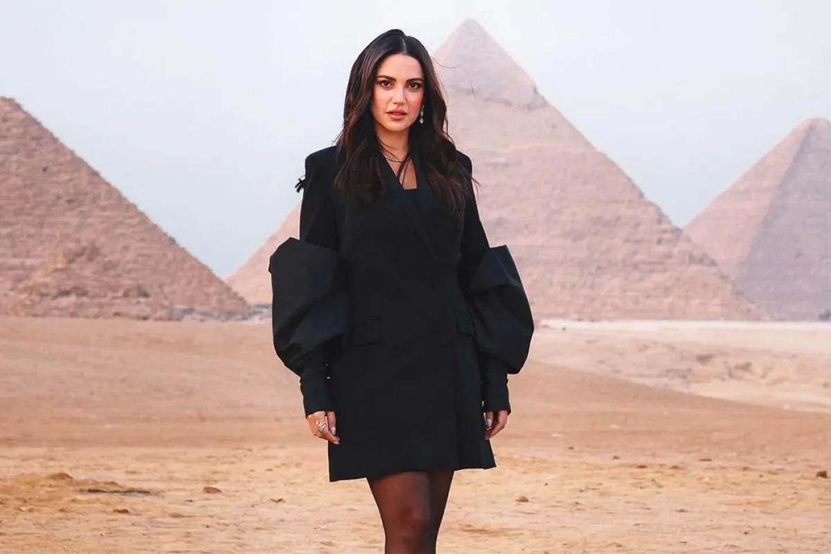 إطلالات باللون الأسود من وحي درة