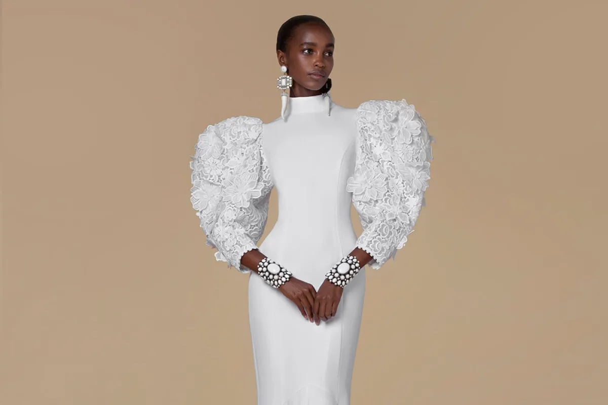 فستان باللون الأبيض من اندرو جي  أن  Andrew GN