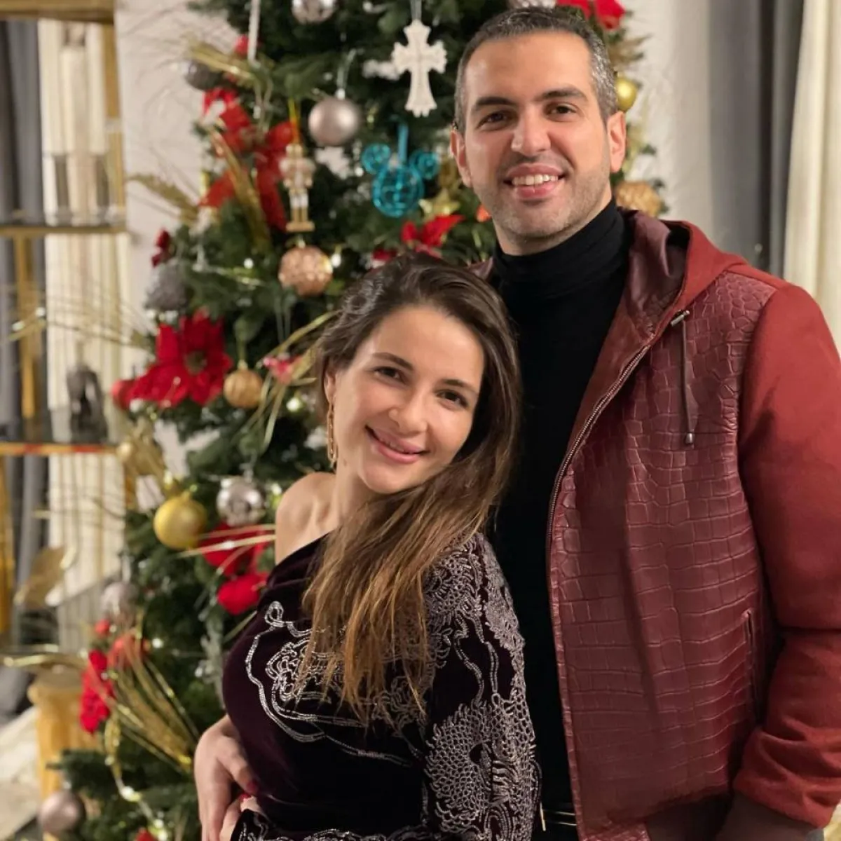 شام الذهبي وخطيبها أحمد هلال - الصورة من حساب شام على انستغرام 