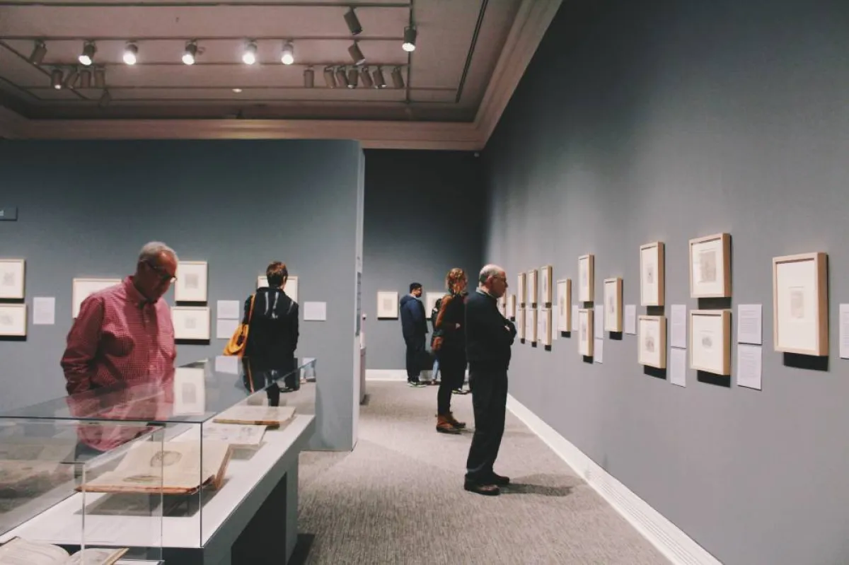 الفرق بين المعرض والمتحف