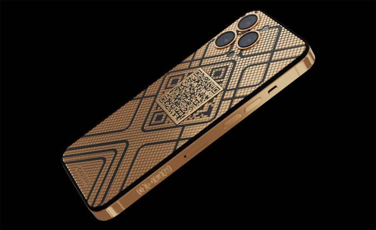 صورة آيفون بكود كيو آر من الذهب 