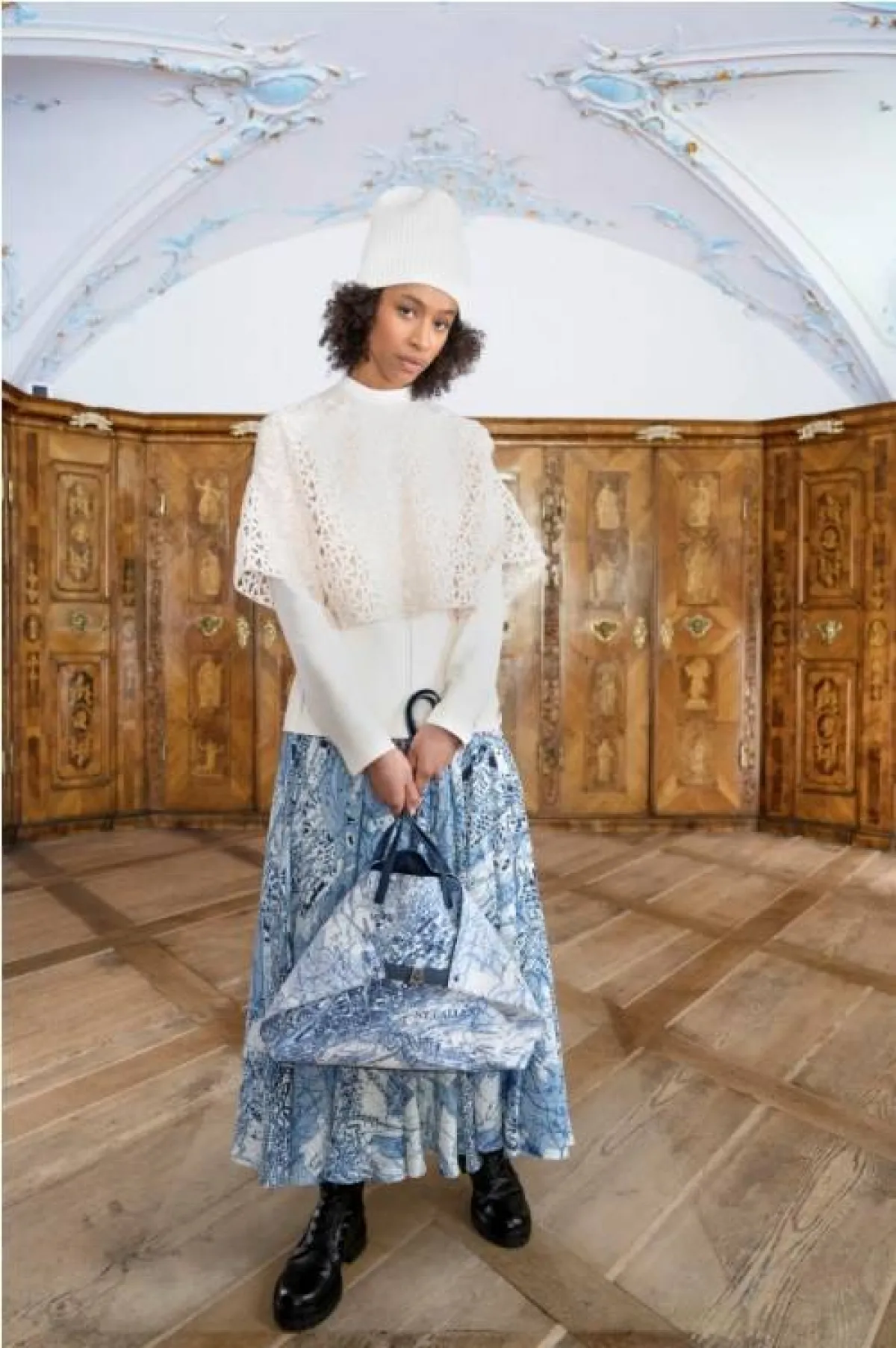 تنورة ماكسي مع كنزة فضفاضة من أكريس Akris