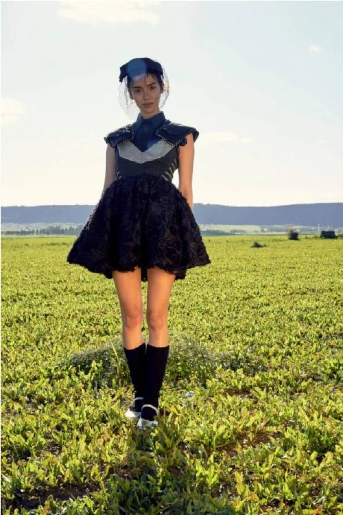 تنورة قصيرة مع جوارب طويلة من أنطونيو ماراس  Antonio  Marras