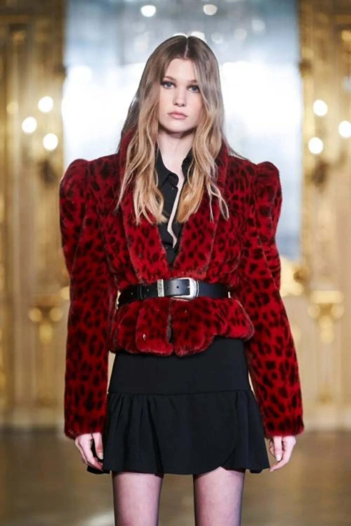 تنورة قصيرة بكسرات باللون الأسود  من براسكي  Braschi