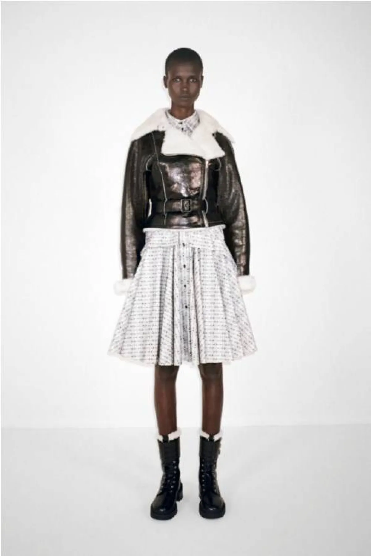 التنورة القصيرة بكسرات من عز الدين علايا  Azzedine Alaia