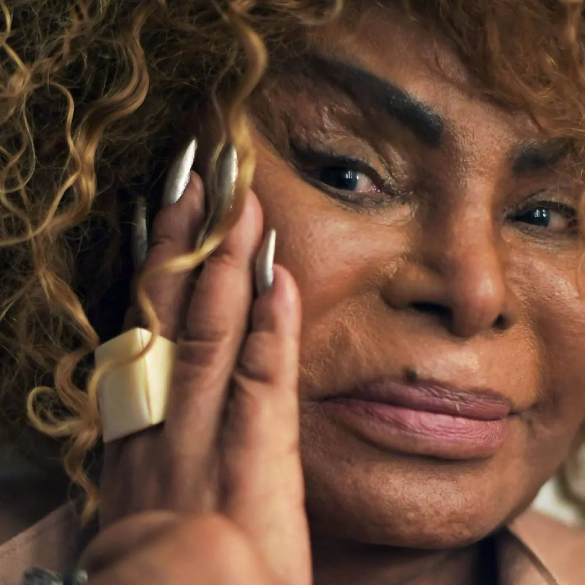 إلزا سواريس- الصورة من موقع The Guardian