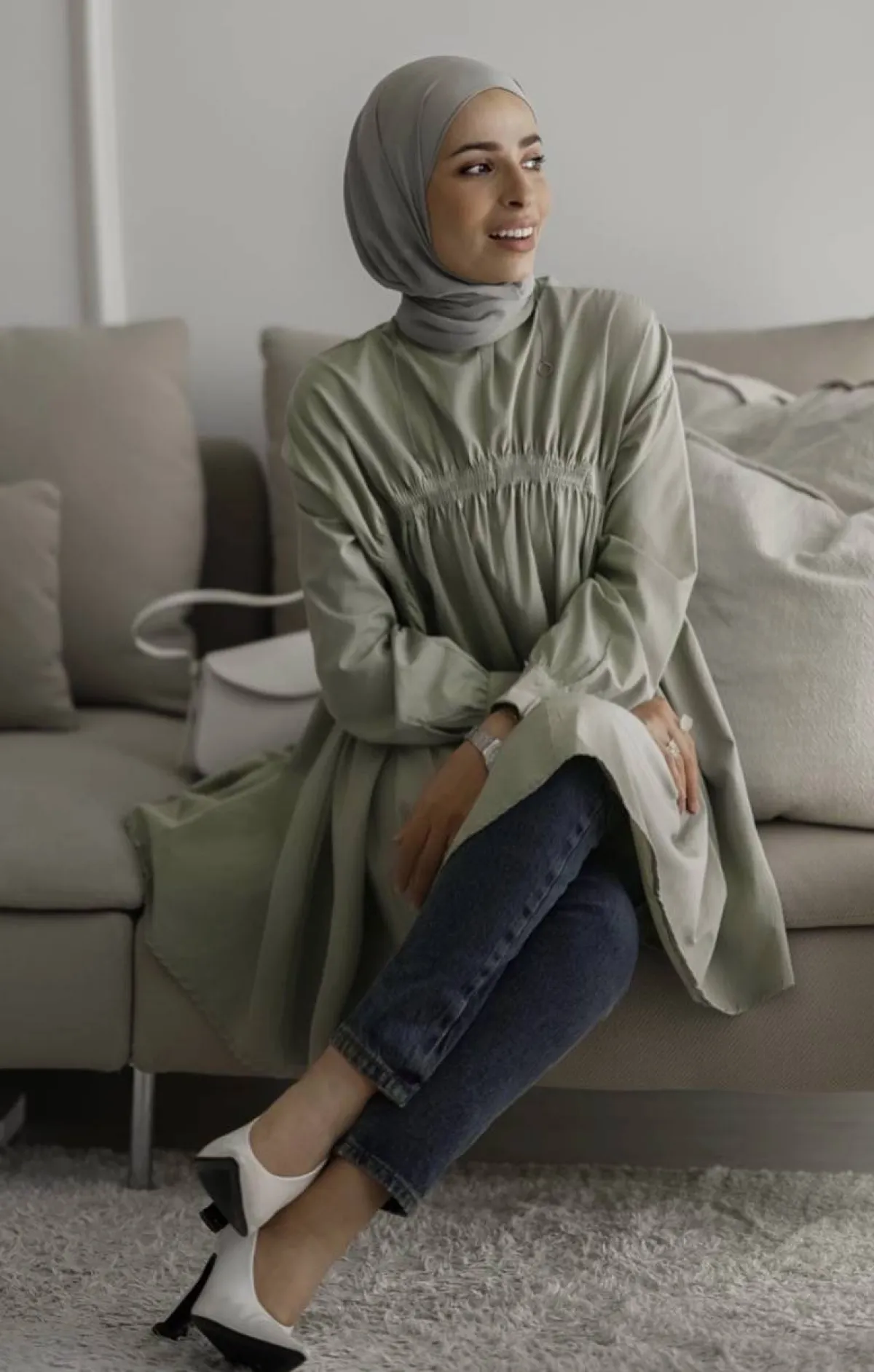 الفستان الواسع مع البنطلون