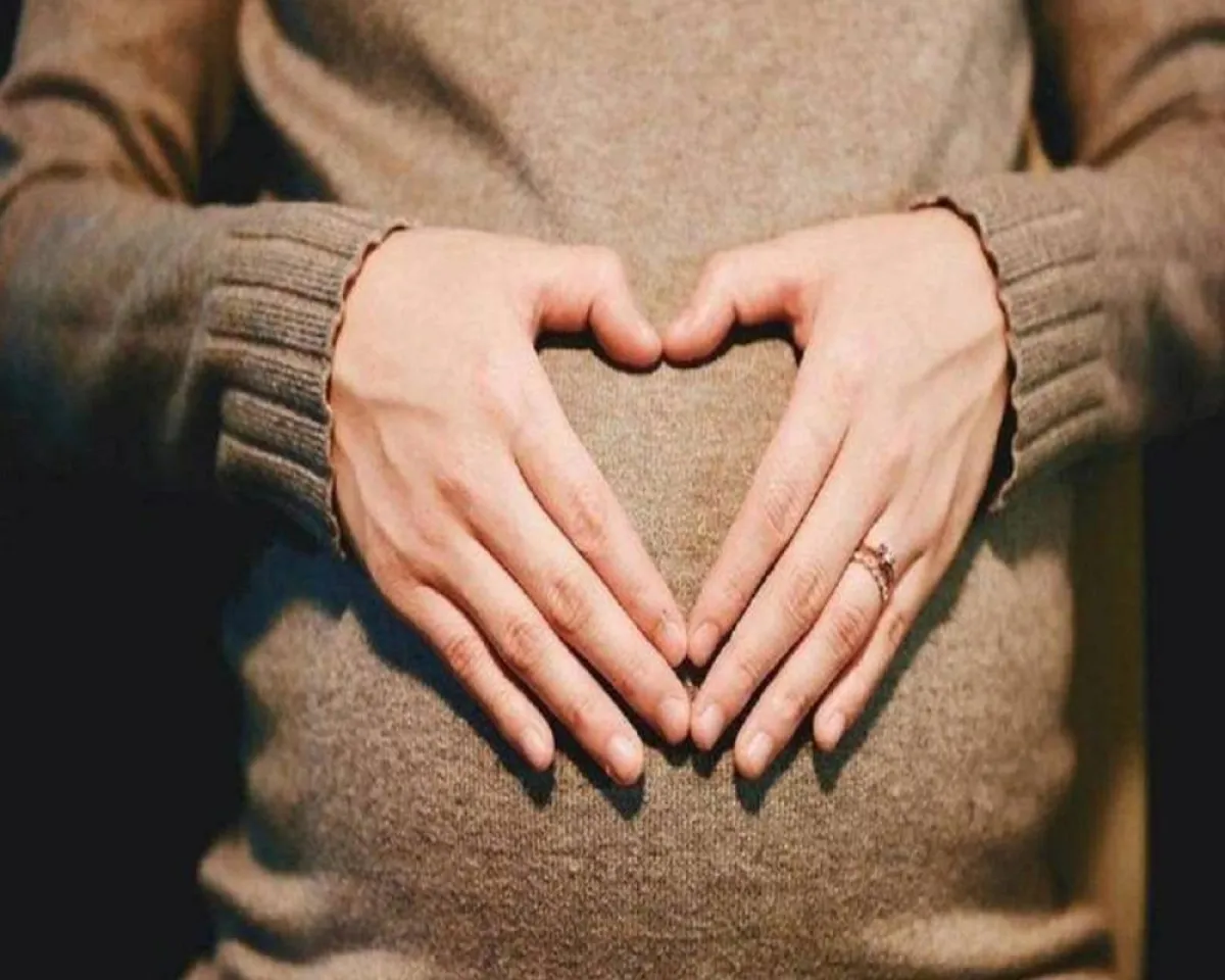 صورة لحامل تعاني من مشاكل الحمل