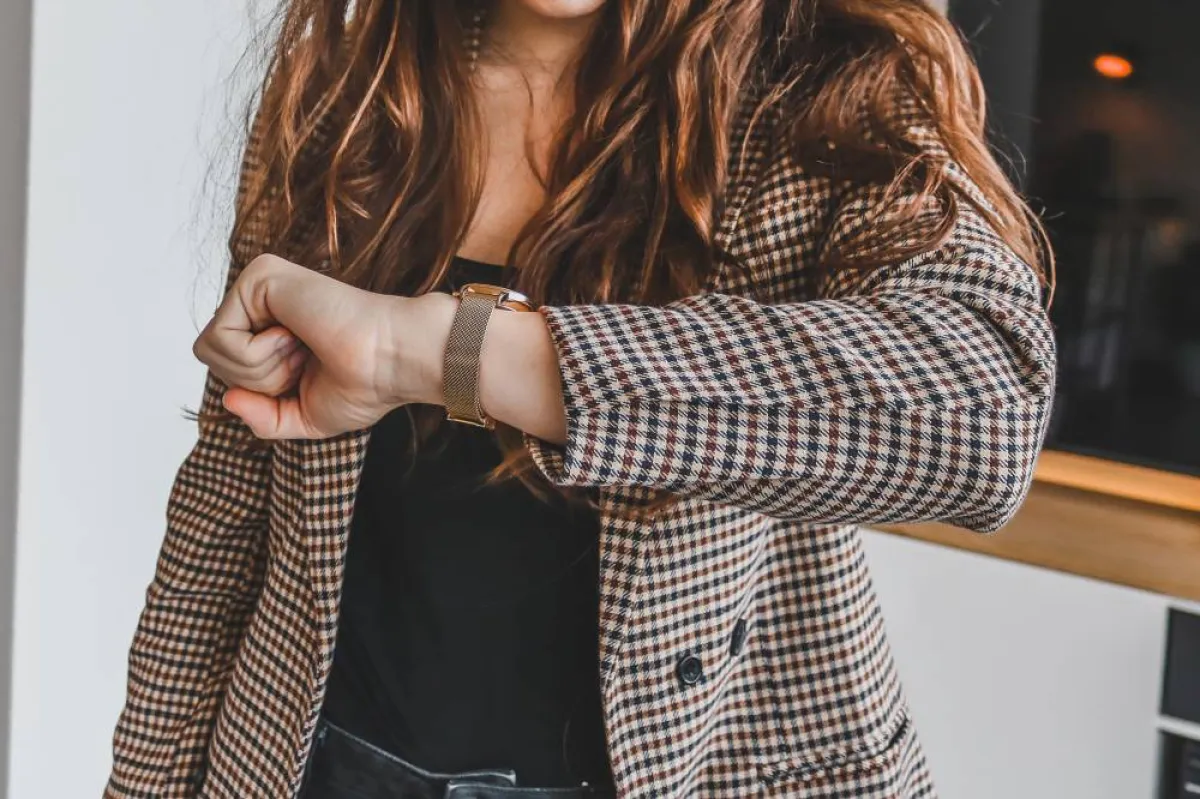 لا للمبالغة في شراء الساعة الضخمة من المرأة  