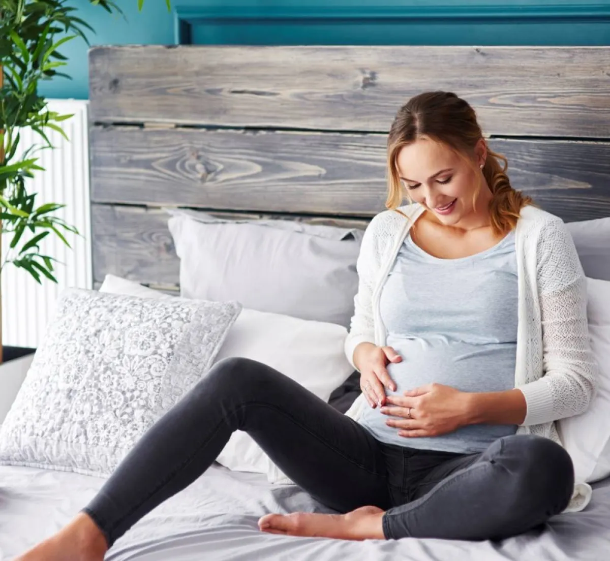 صورة لحامل تنتظر مولودها في الشهر الأخير