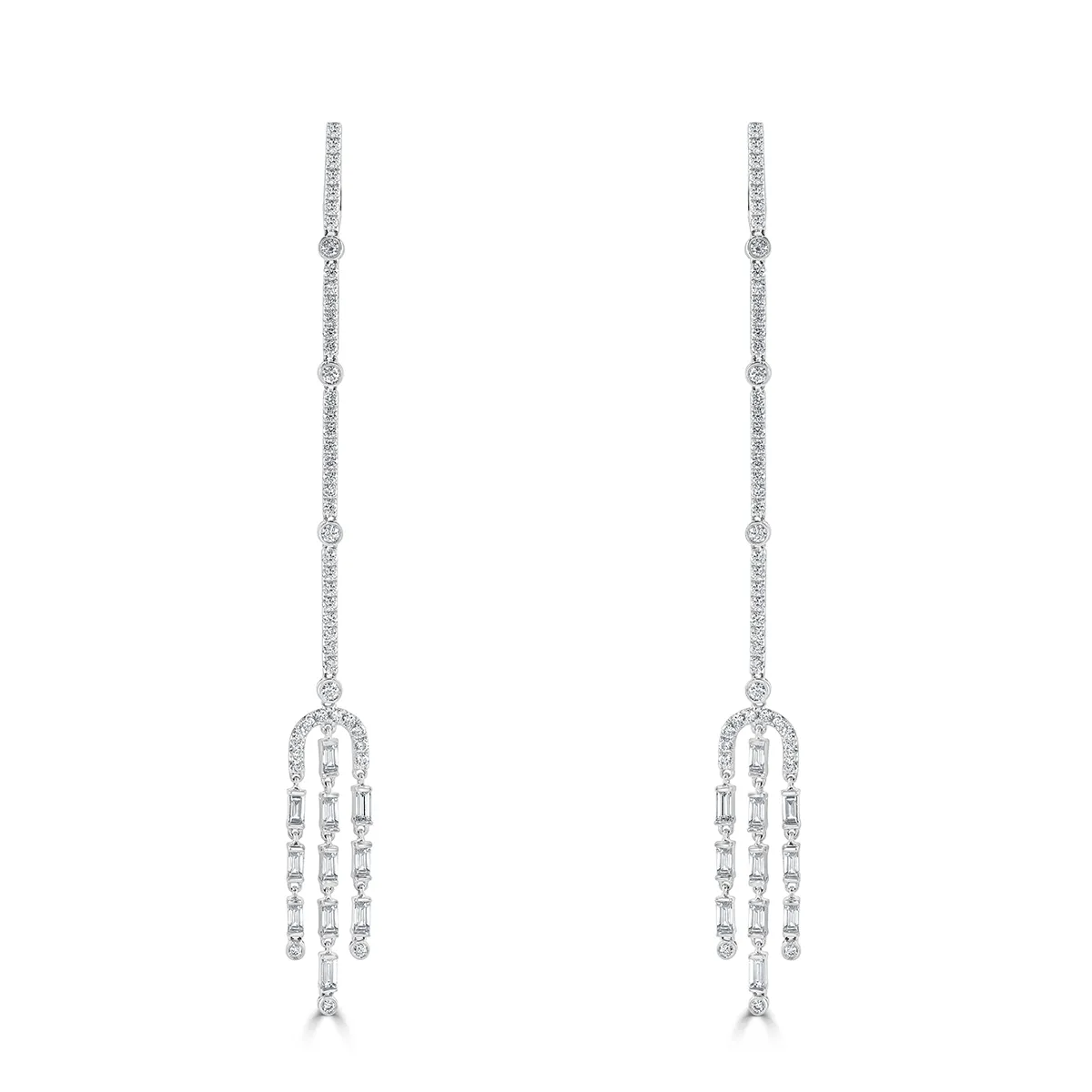 أقراط طويلة تصل إلى الكتف من David M Robinson