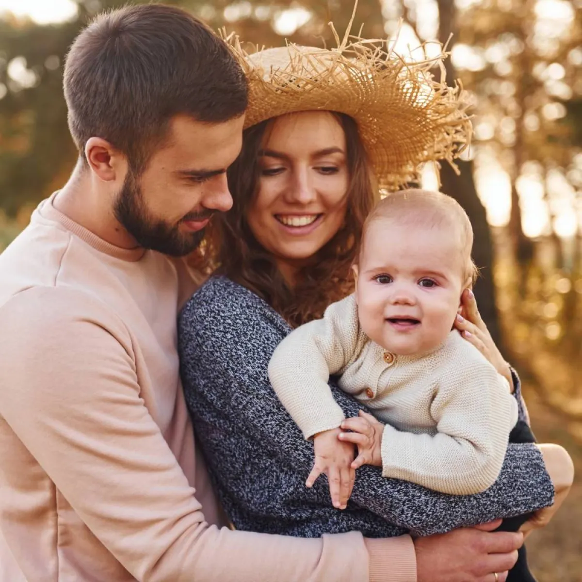 صورة لعائلة سعيدة