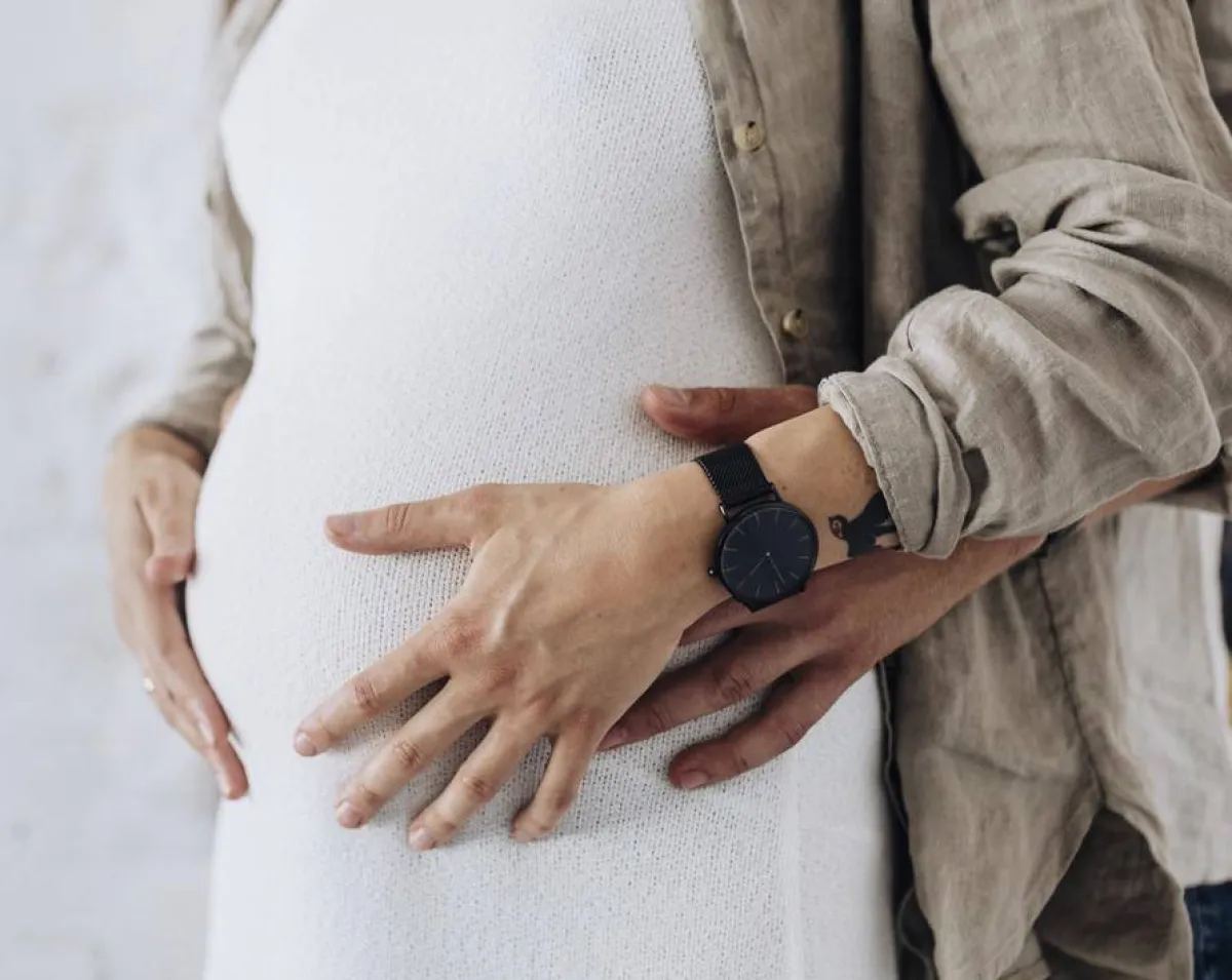 صورة للحامل مع زوجها