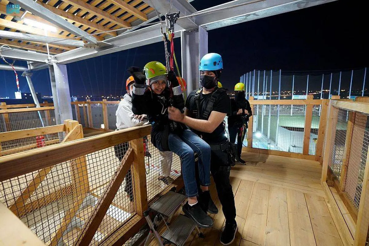 خط زيبلاين تحديا جديدا لزوار موسم الرياض - الصورة من واس