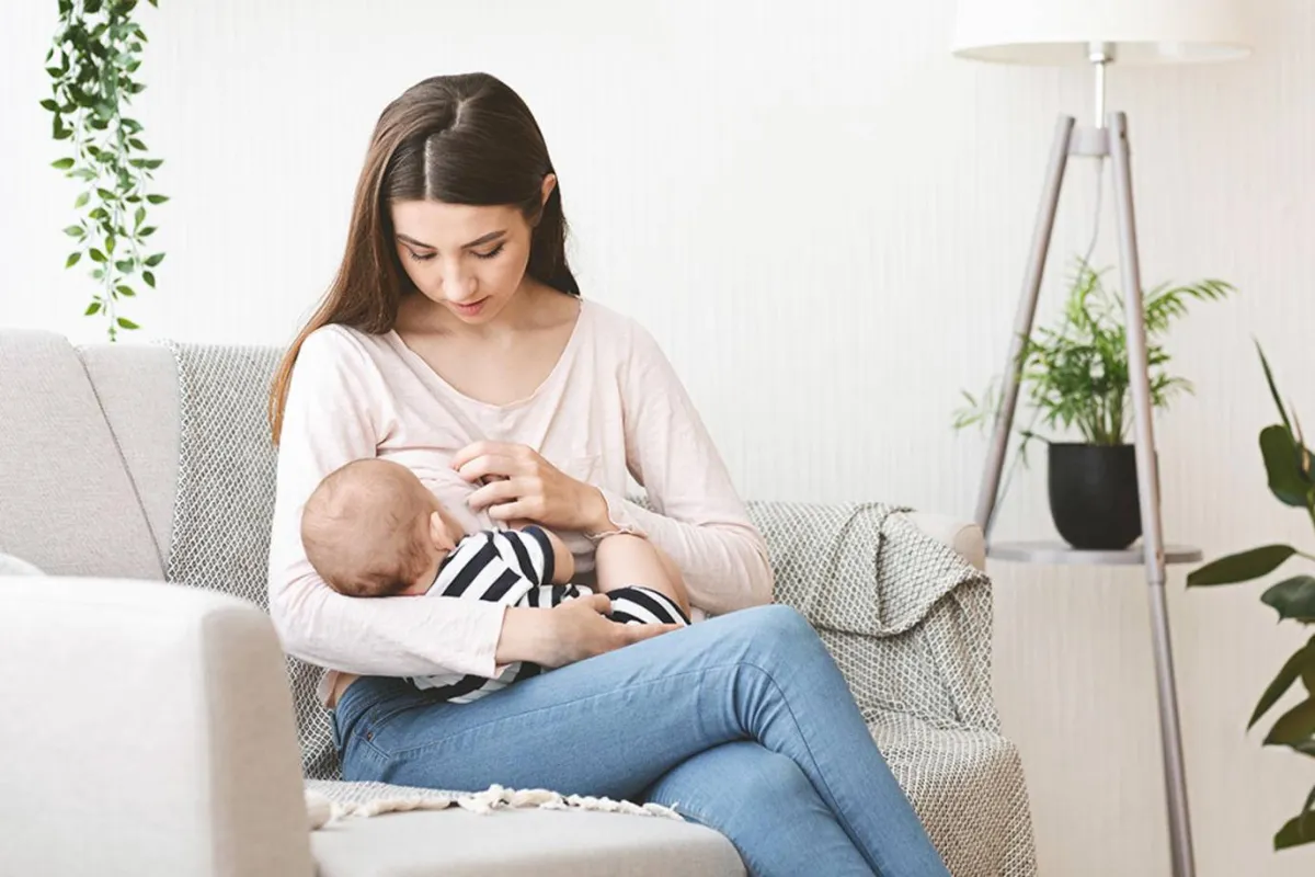صورة لأم استعدت للرضاعة الطبيعية خلال الحمل
