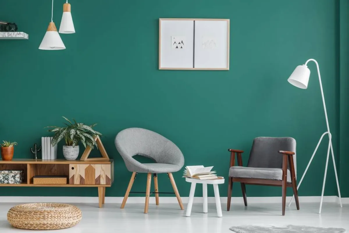 من المُمكن طلاء جدران غرفة الجلوس بطلاء أخضر اللون 