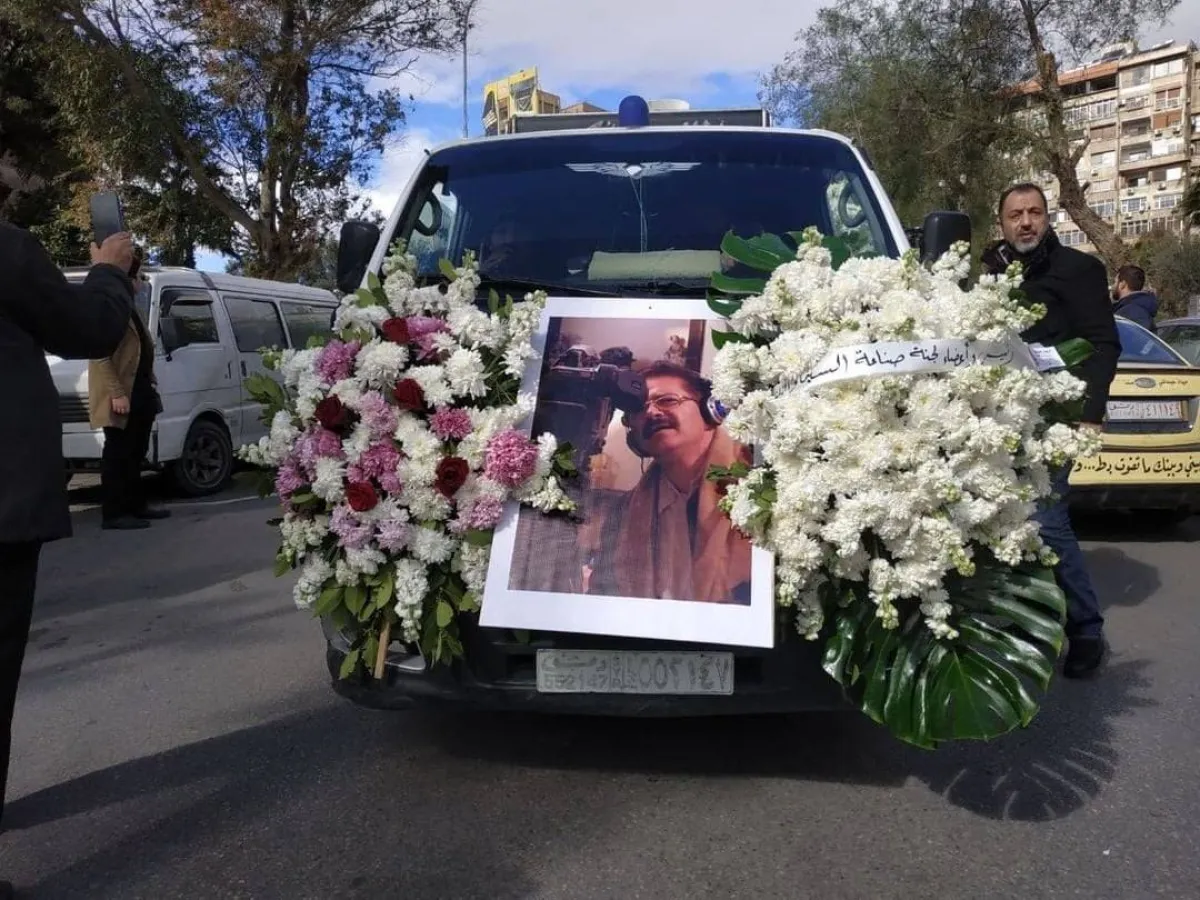 من تشييع المخرج بسام الملا - الصورة من إذاعة ميلودي اف ام على فيسبوك