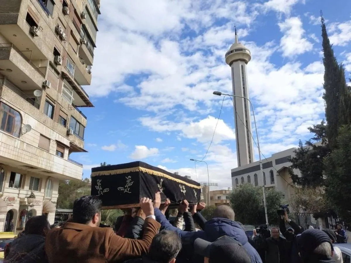 من تشييع المخرج بسام الملا - الصورة من إذاعة ميلودي اف ام على فيسبوك