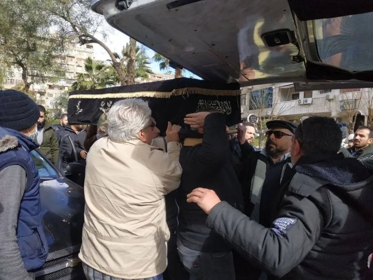 من تشييع المخرج بسام الملا - الصورة من إذاعة ميلودي اف ام على فيسبوك