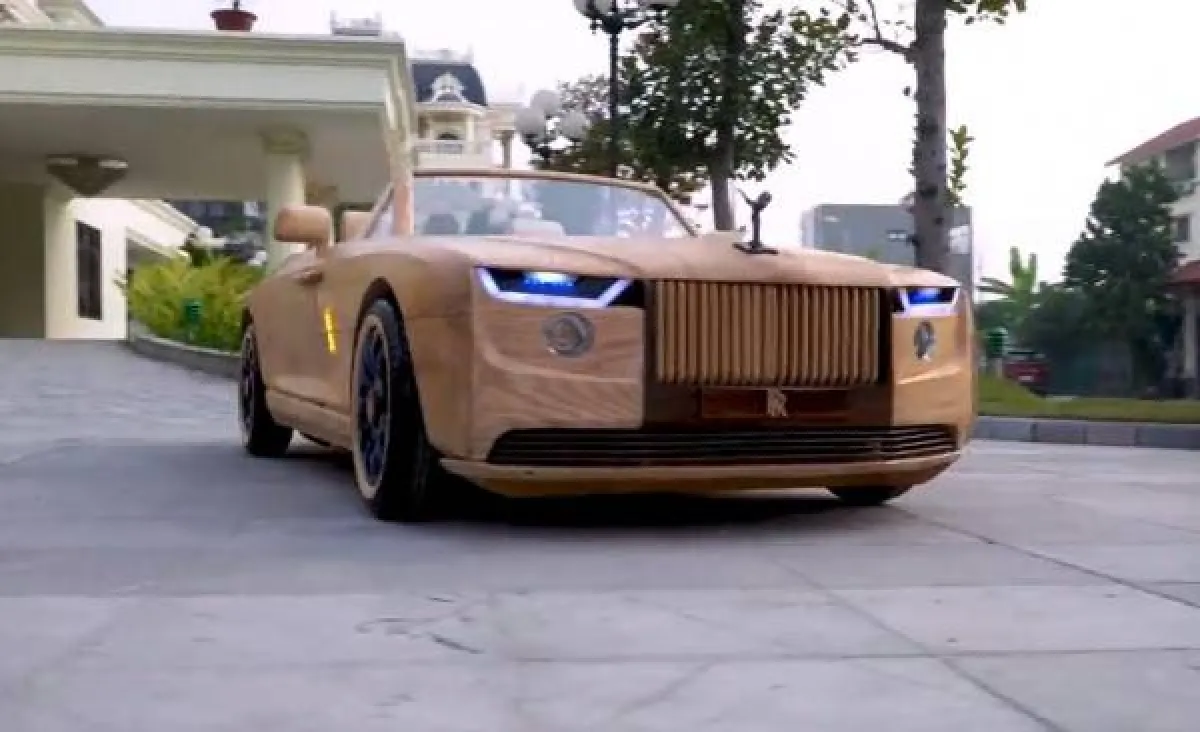 رولز رويس تستعد للكشف عن النسخة الثانية من Boat Tail