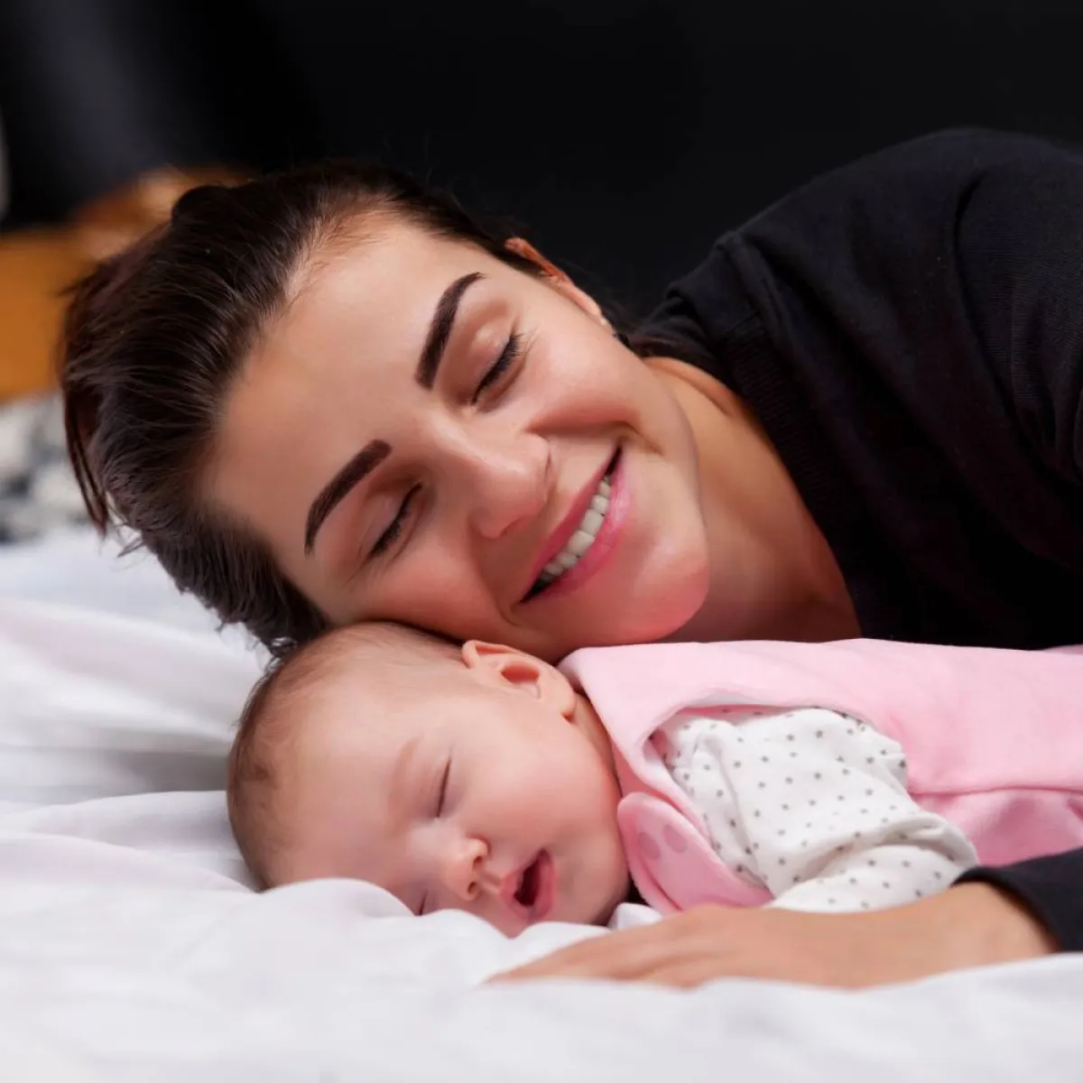 صورة لأم وطفلها