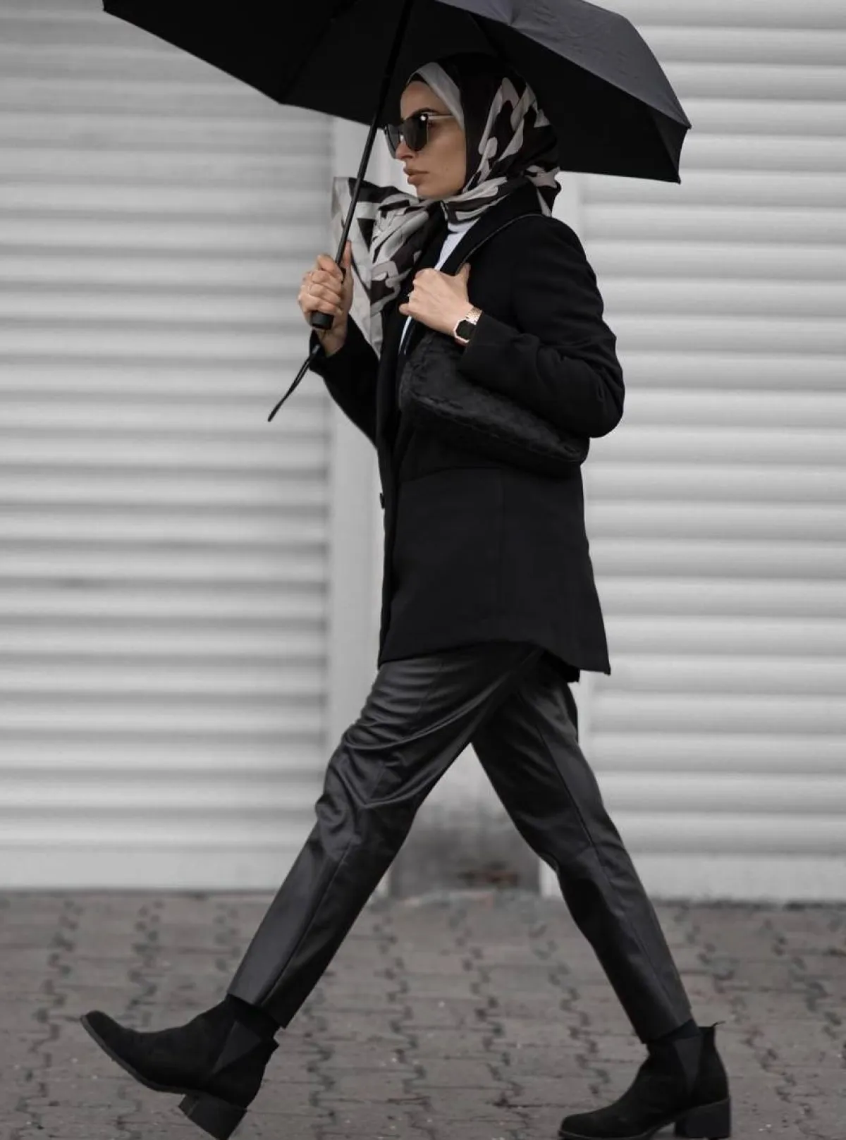 ازياء بالالوان الحيادية