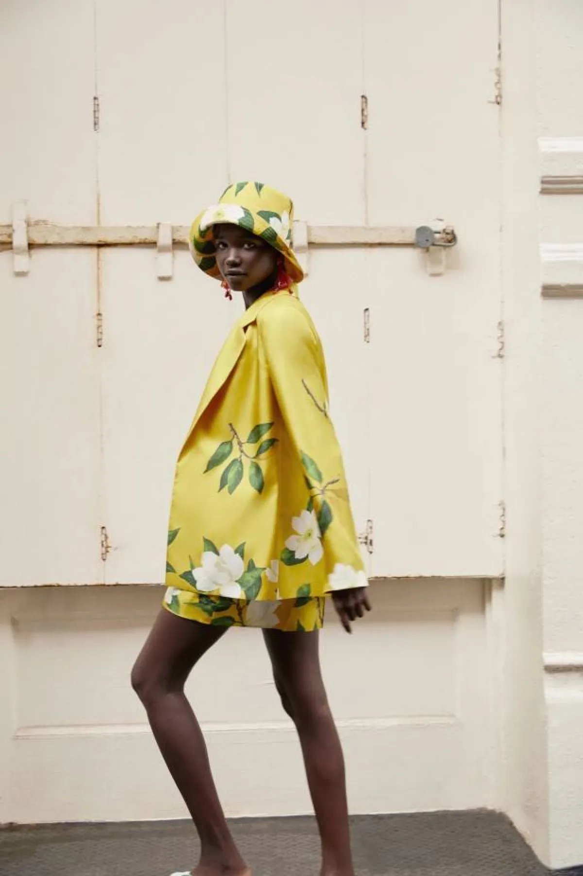 أطقم بنقشة الورود