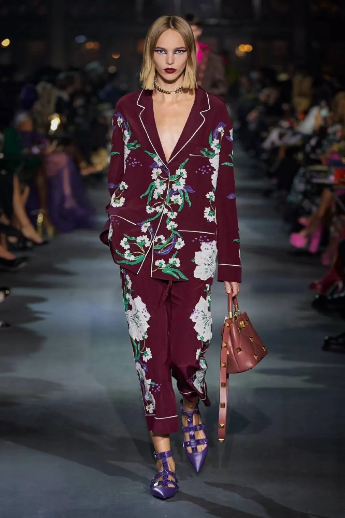 أطقم بنقشة الورود